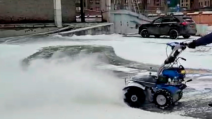 Hyundai HYSW 1000 бензиновая подметальная машина